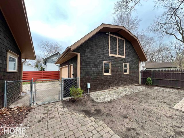 707 W King Street, Owosso, MI 48867