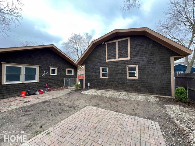 707 W King Street, Owosso, MI 48867