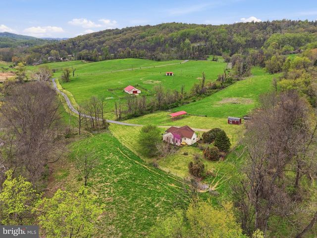 1901 MISTY MEADOWS LN, Markham, VA 22643
