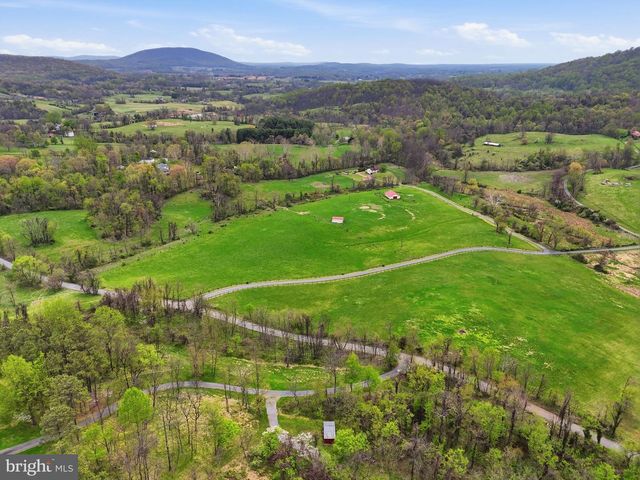 1901 MISTY MEADOWS LN, Markham, VA 22643