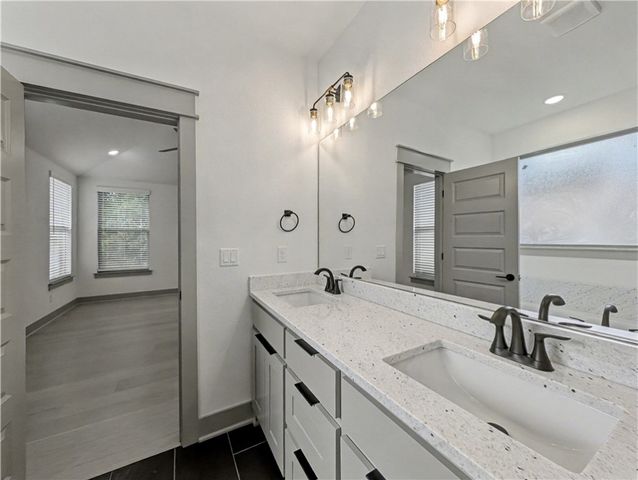 11 Latshaw Drive, Bella Vista, AR 72714