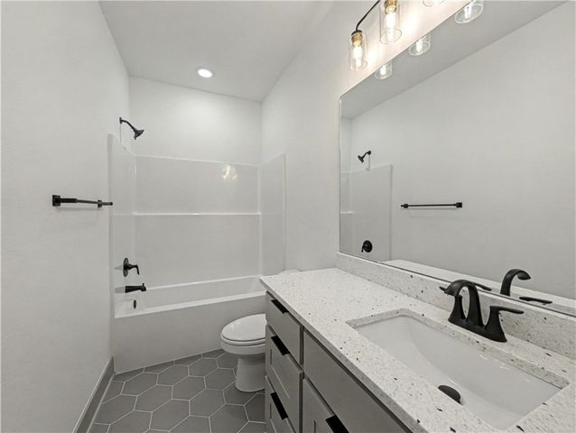 11 Latshaw Drive, Bella Vista, AR 72714