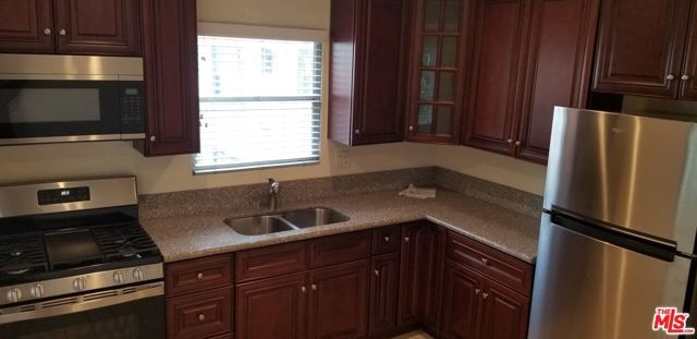 5950 Carlton Way 13, Los Angeles, CA 90028