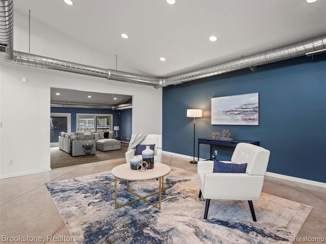 4820 Valley Vista Lane, Troy, MI 48098