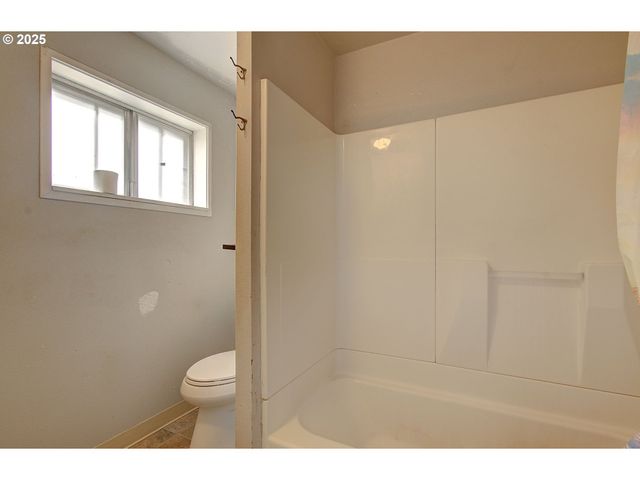 636 2ND St, Woodland, WA 98674