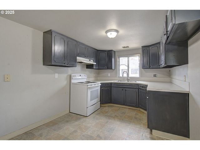 636 2ND St, Woodland, WA 98674