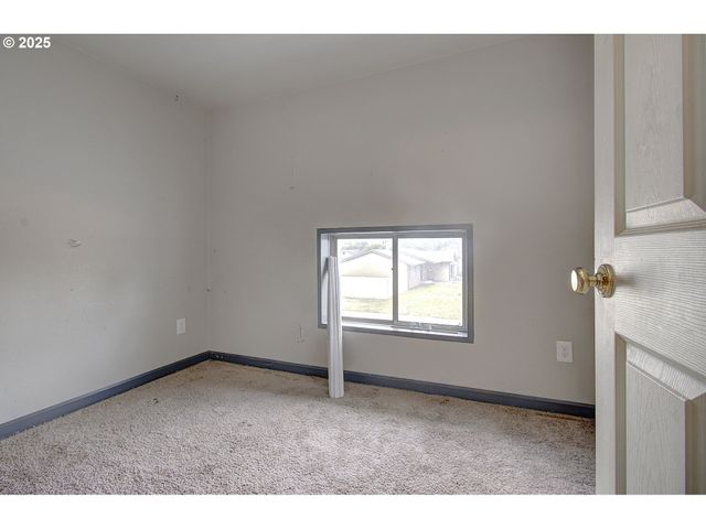 636 2ND St, Woodland, WA 98674