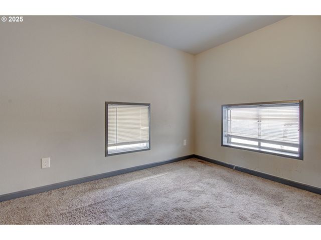 636 2ND St, Woodland, WA 98674