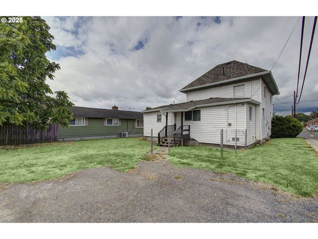 636 2ND St, Woodland, WA 98674