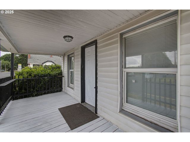636 2ND St, Woodland, WA 98674