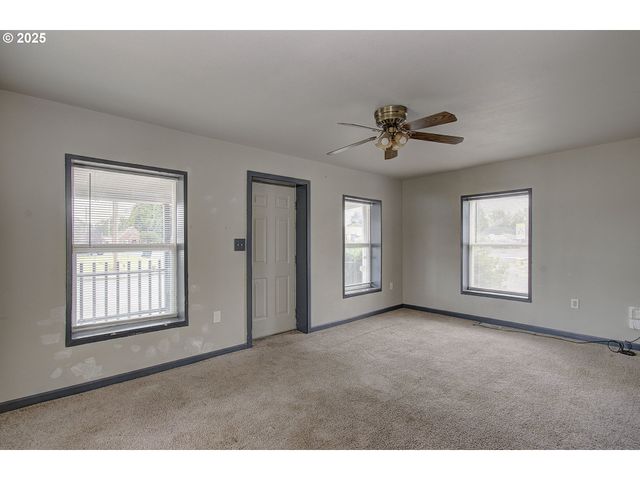 636 2ND St, Woodland, WA 98674