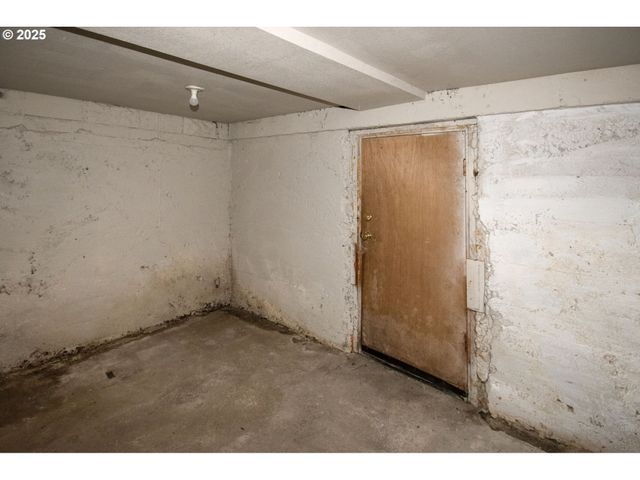 636 2ND St, Woodland, WA 98674