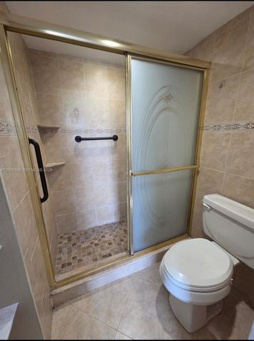3750 Inverrary Dr 2B, Lauderhill, FL 33319