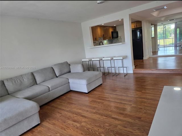 3750 Inverrary Dr 2B, Lauderhill, FL 33319