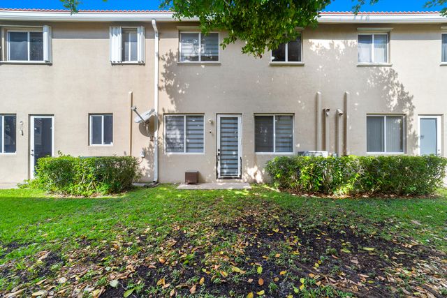 21105 NW 14th Place 4, Miami Gardens, FL 33169