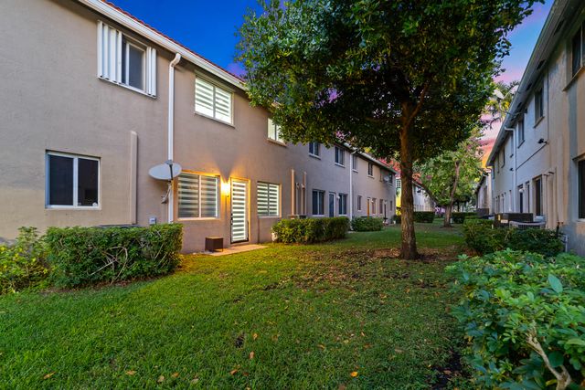 21105 NW 14th Place 4, Miami Gardens, FL 33169