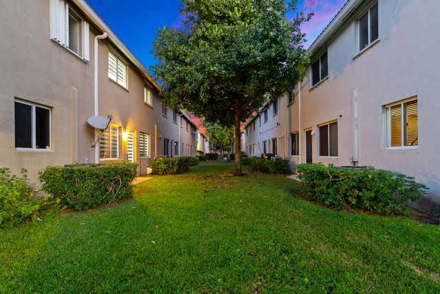 21105 NW 14th Place 4, Miami Gardens, FL 33169