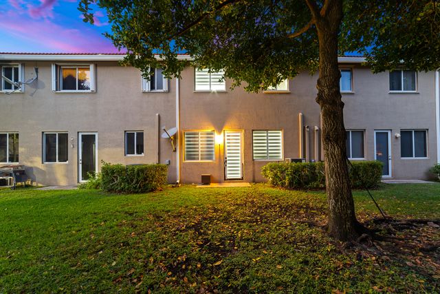 21105 NW 14th Place 4, Miami Gardens, FL 33169