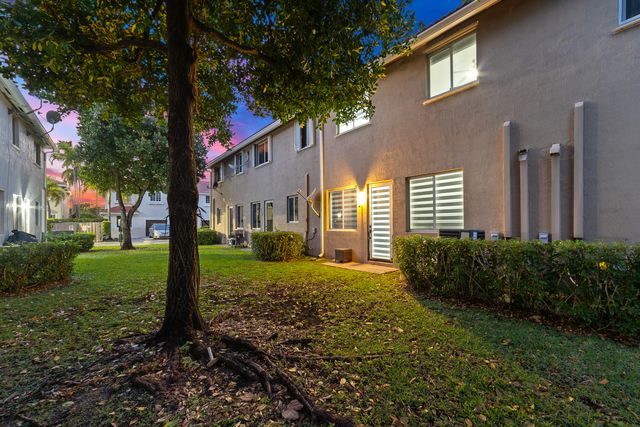 21105 NW 14th Place 4, Miami Gardens, FL 33169