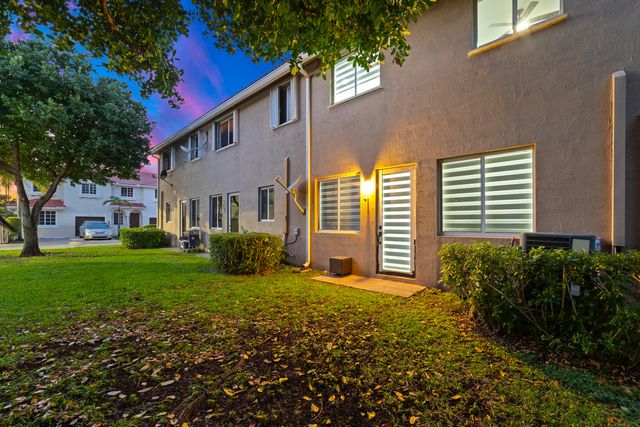 21105 NW 14th Place 4, Miami Gardens, FL 33169