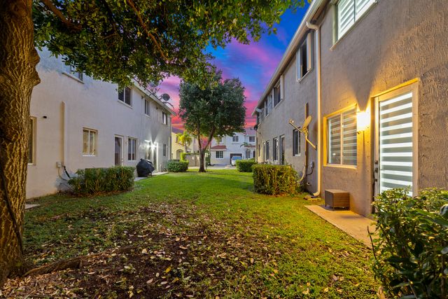 21105 NW 14th Place 4, Miami Gardens, FL 33169