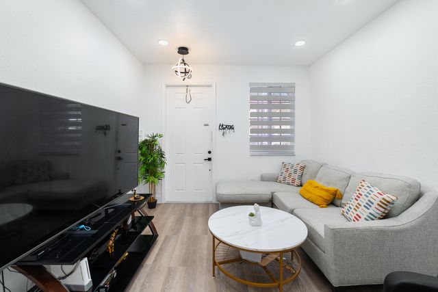 21105 NW 14th Place 4, Miami Gardens, FL 33169