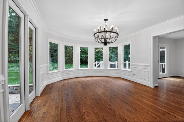 11728 STUART MILL RD, Oakton, VA 22124