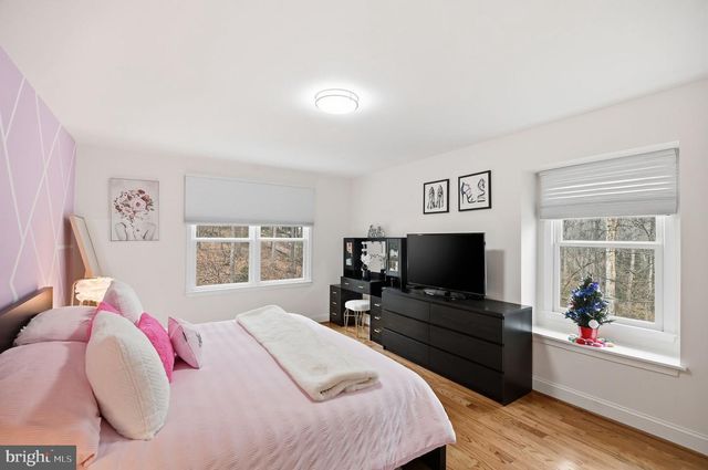 11728 STUART MILL RD, Oakton, VA 22124