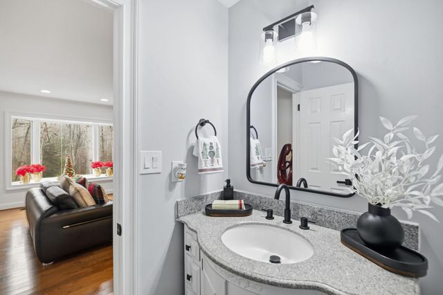 11728 STUART MILL RD, Oakton, VA 22124