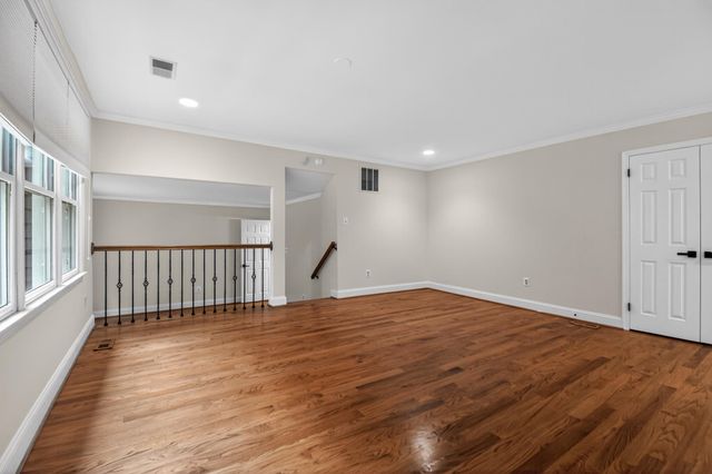 11728 STUART MILL RD, Oakton, VA 22124