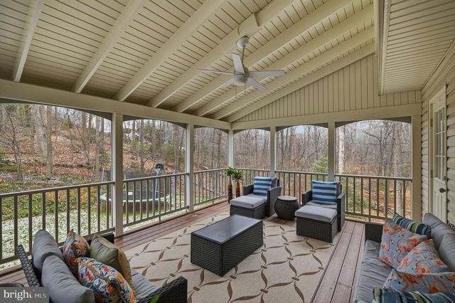 11728 STUART MILL RD, Oakton, VA 22124