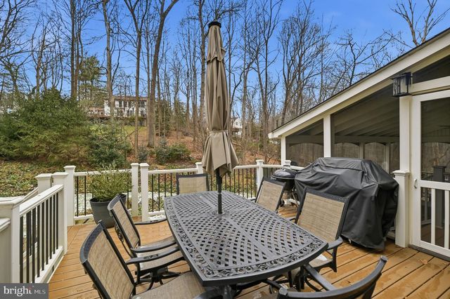 11728 STUART MILL RD, Oakton, VA 22124