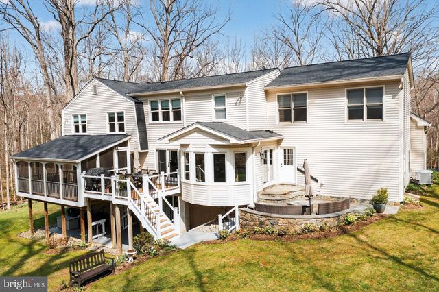 11728 STUART MILL RD, Oakton, VA 22124