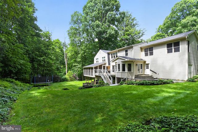 11728 STUART MILL RD, Oakton, VA 22124