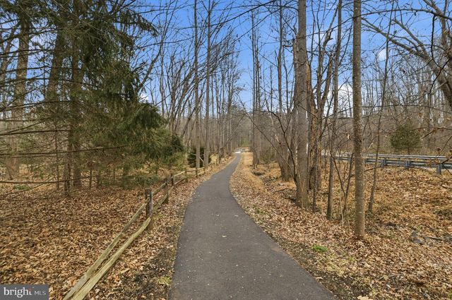 11728 STUART MILL RD, Oakton, VA 22124