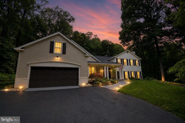 11728 STUART MILL RD, Oakton, VA 22124