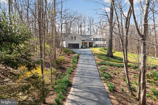 11728 STUART MILL RD, Oakton, VA 22124