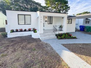 794 NW 44th St, Miami, FL 33127