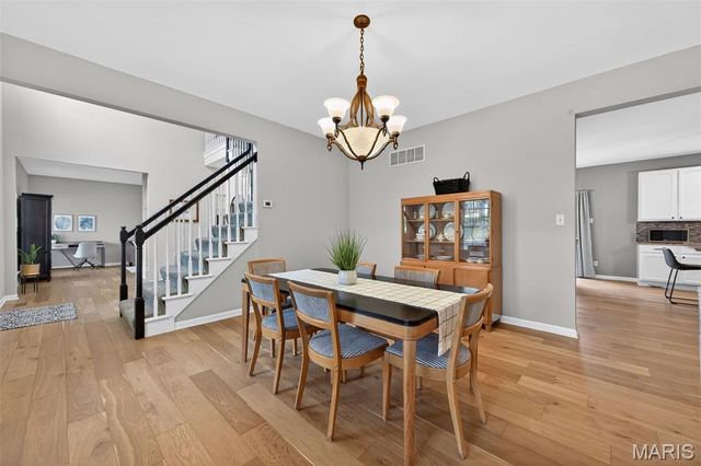 564 Oakwood Drive, Fenton, MO 63026