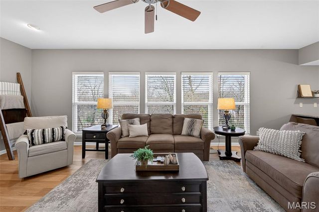 564 Oakwood Drive, Fenton, MO 63026