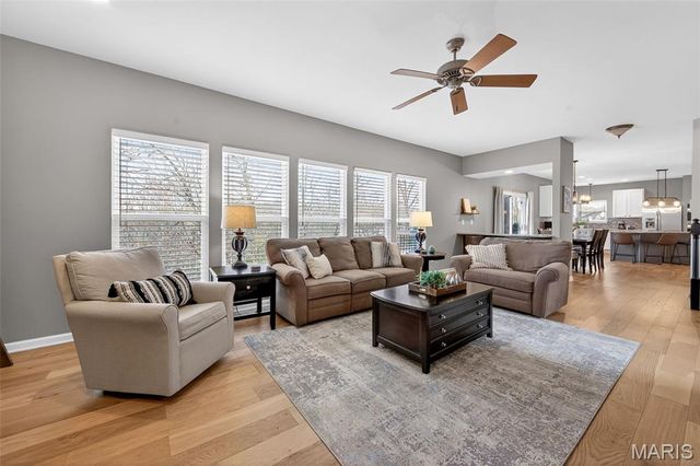 564 Oakwood Drive, Fenton, MO 63026