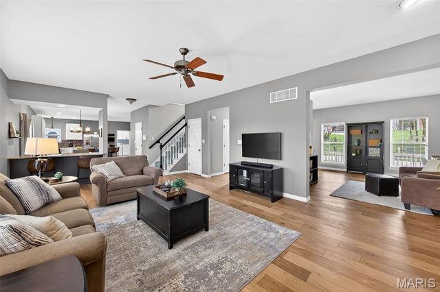 564 Oakwood Drive, Fenton, MO 63026