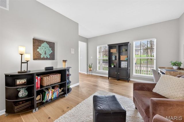 564 Oakwood Drive, Fenton, MO 63026