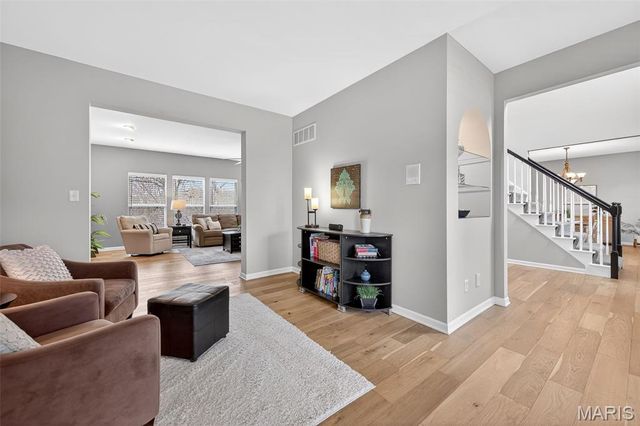 564 Oakwood Drive, Fenton, MO 63026