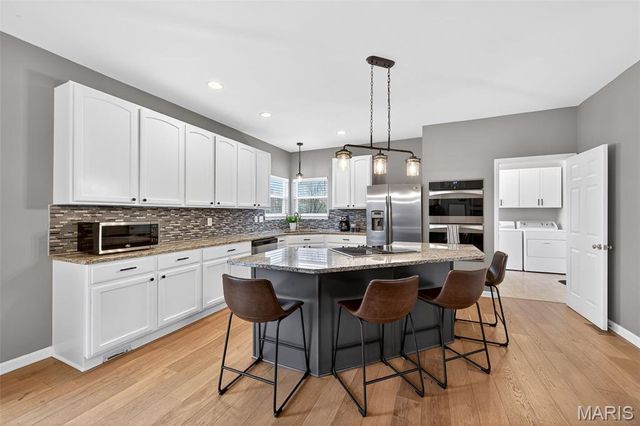 564 Oakwood Drive, Fenton, MO 63026