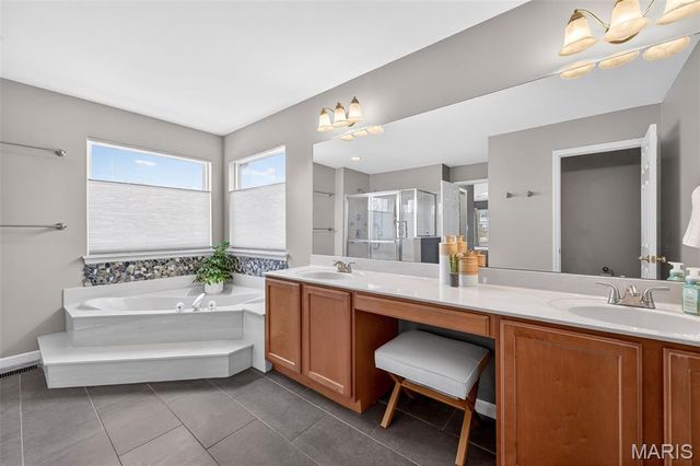 564 Oakwood Drive, Fenton, MO 63026