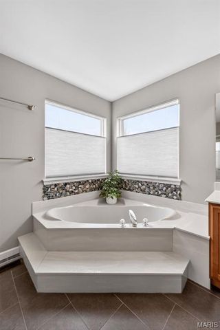 564 Oakwood Drive, Fenton, MO 63026