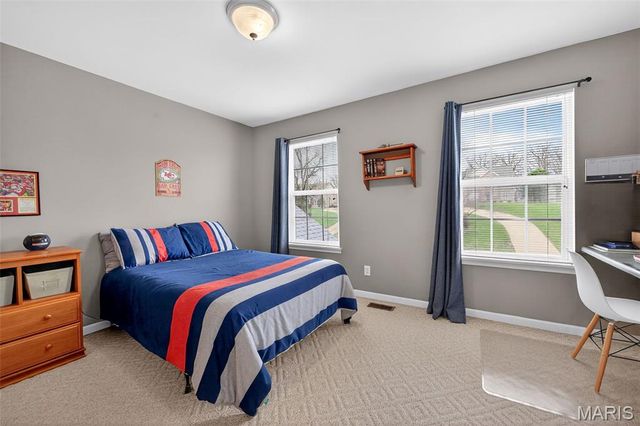 564 Oakwood Drive, Fenton, MO 63026