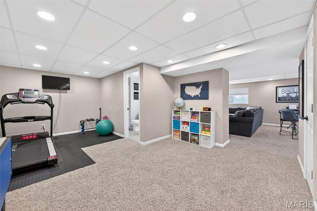 564 Oakwood Drive, Fenton, MO 63026