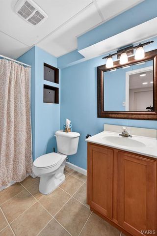 564 Oakwood Drive, Fenton, MO 63026